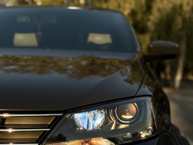 Volkswagen Jetta - фото 2