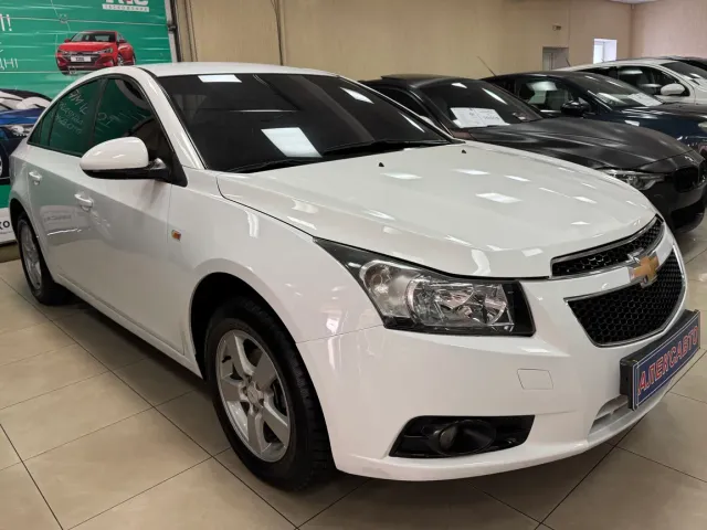 Chevrolet Cruze - фото 1