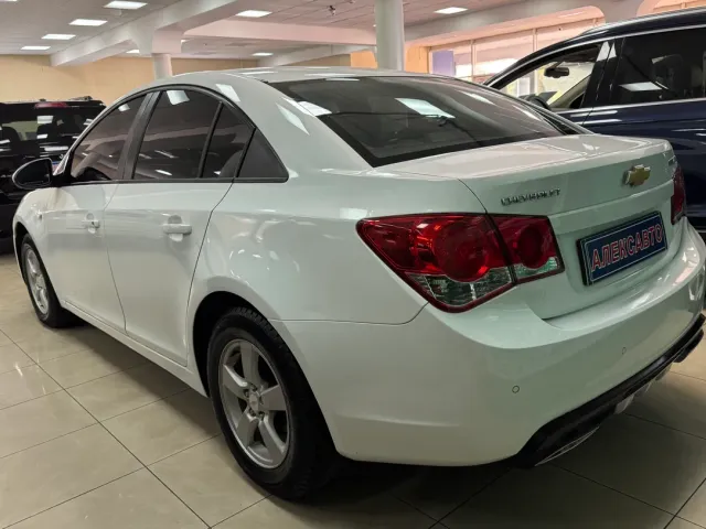 Chevrolet Cruze - фото 3