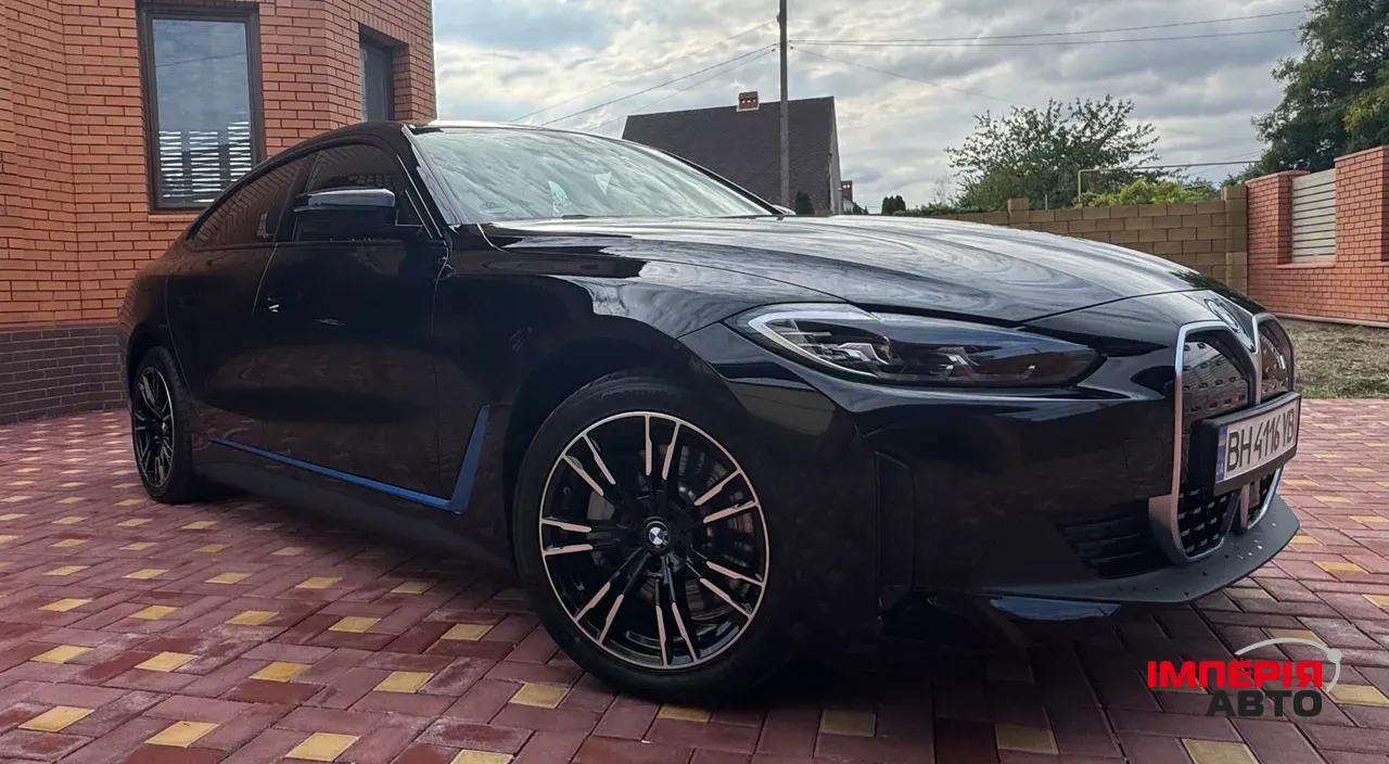 BMW i4 - фото 1
