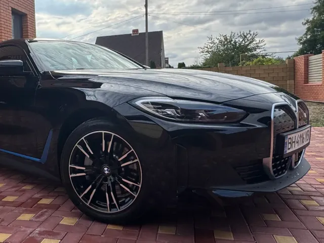 BMW i4 - фото 1