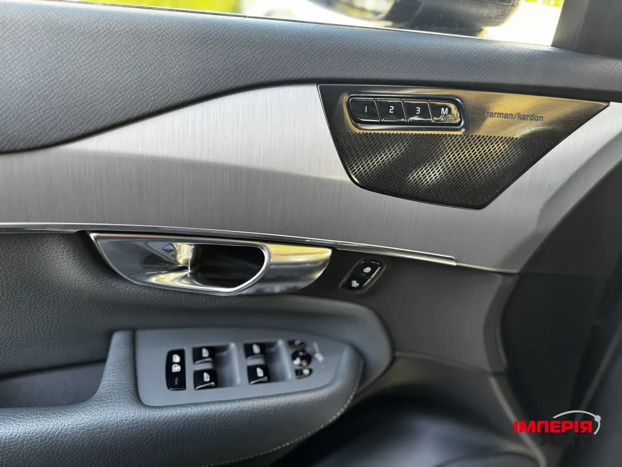 Volvo XC90 - фото 23