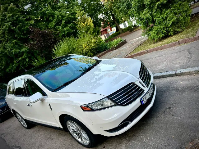 Lincoln MKT - фото 2