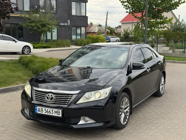 Toyota Camry - фото 2