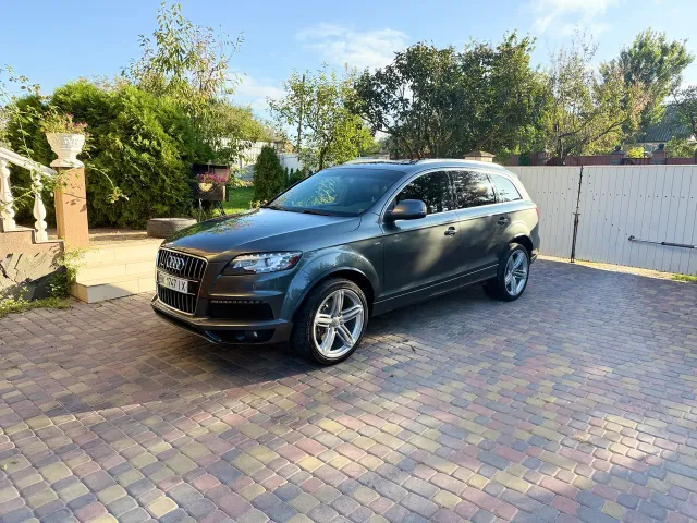Audi Q7 - фото 1
