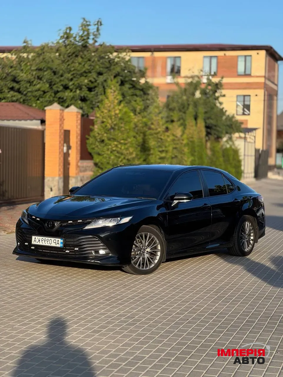 Toyota Camry - фото 1