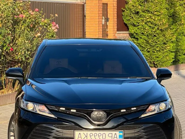 Toyota Camry - фото 2
