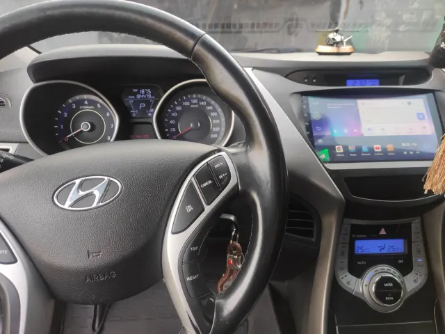 Hyundai Elantra - фото 2