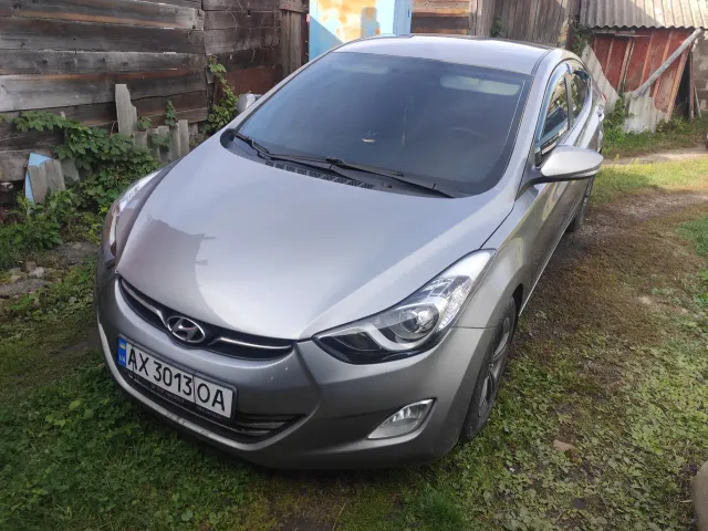 Hyundai Elantra - фото 3