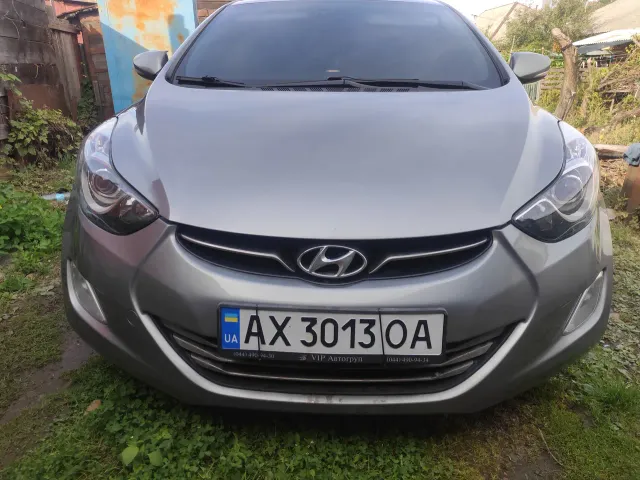 Hyundai Elantra - фото 1