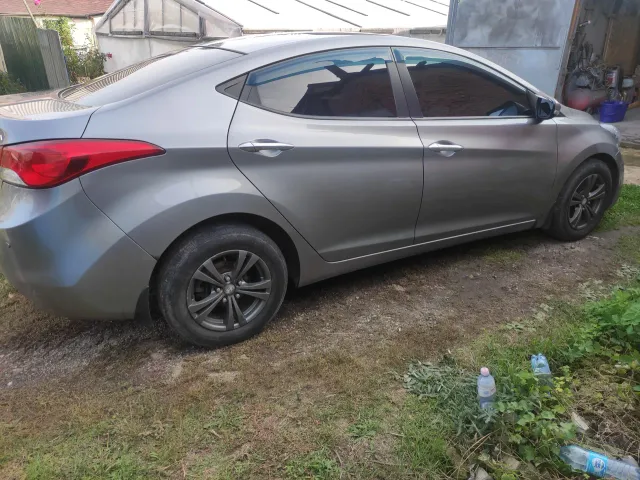 Hyundai Elantra - фото 4