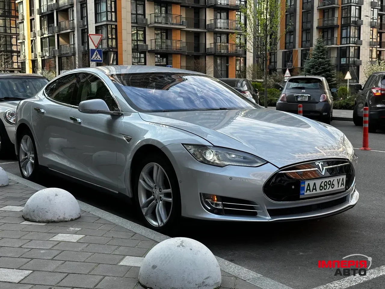 Tesla Model S - фото 7