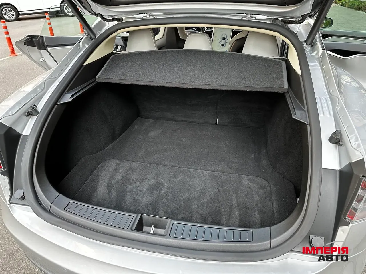 Tesla Model S - фото 8
