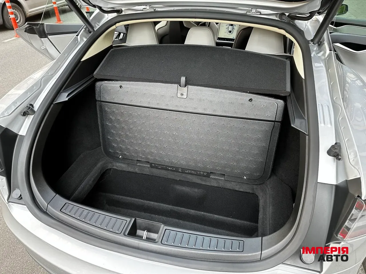 Tesla Model S - фото 16