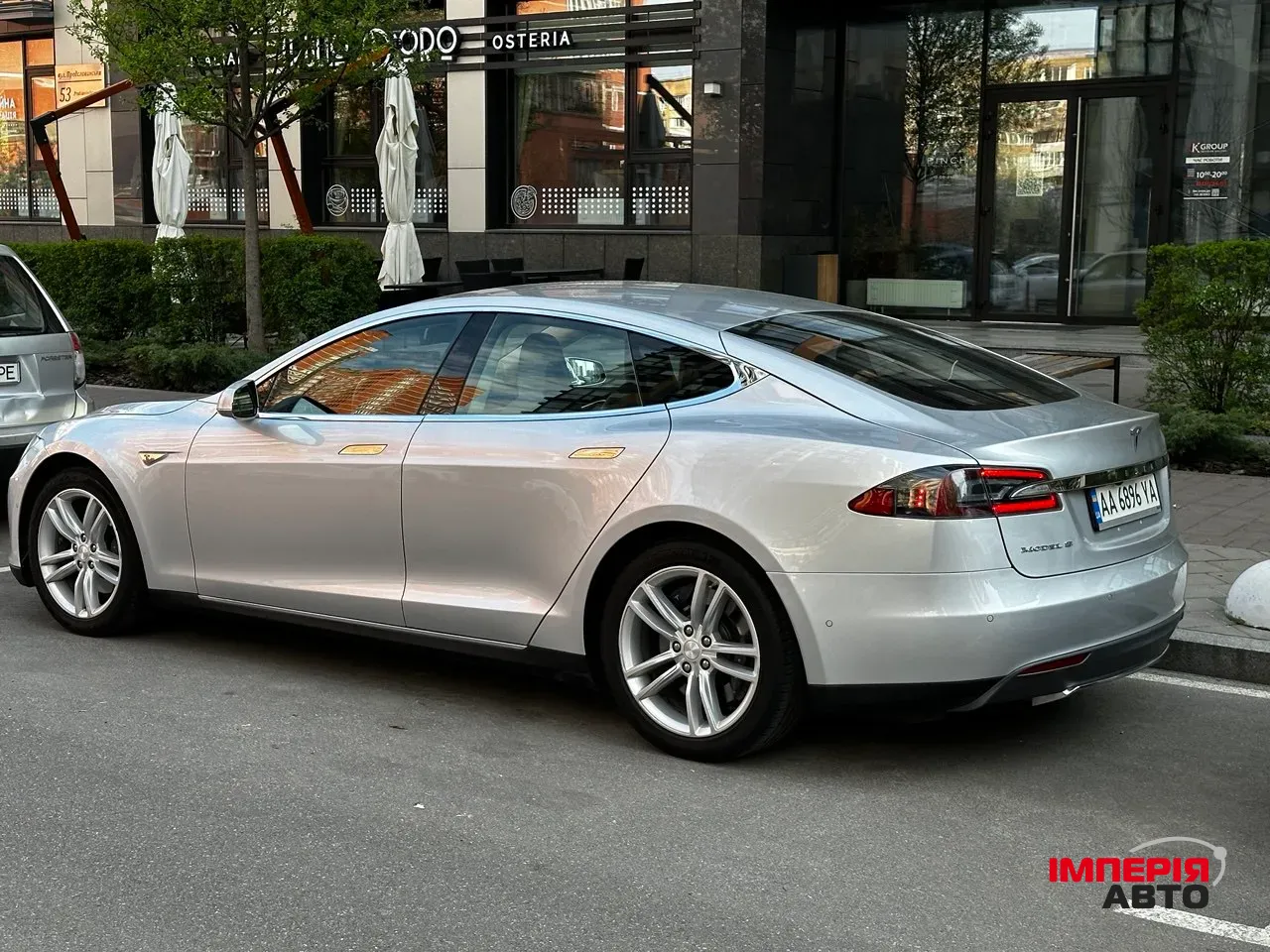 Tesla Model S - фото 12