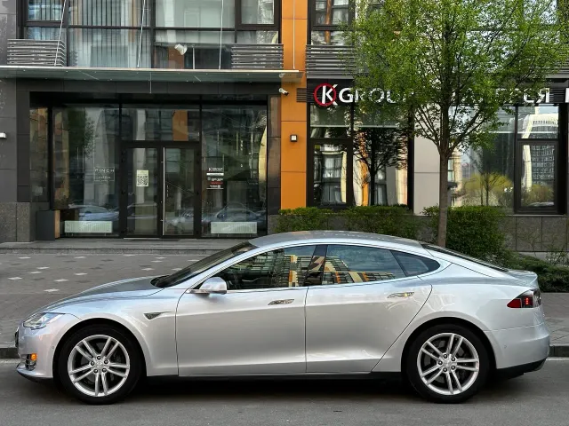 Tesla Model S - фото 4