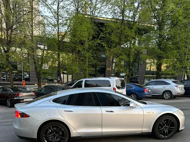 Tesla Model S - фото 5