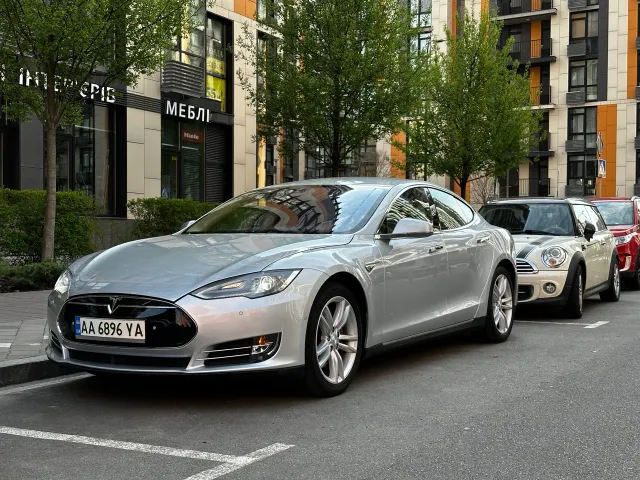 Tesla Model S - фото 3