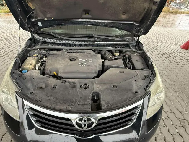 Toyota Avensis - фото 5