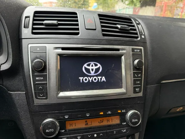 Toyota Avensis - фото 4