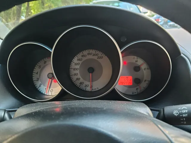 Mazda 3 - фото 4
