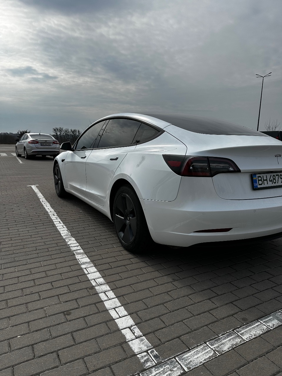 Tesla Model 3 - фото 1