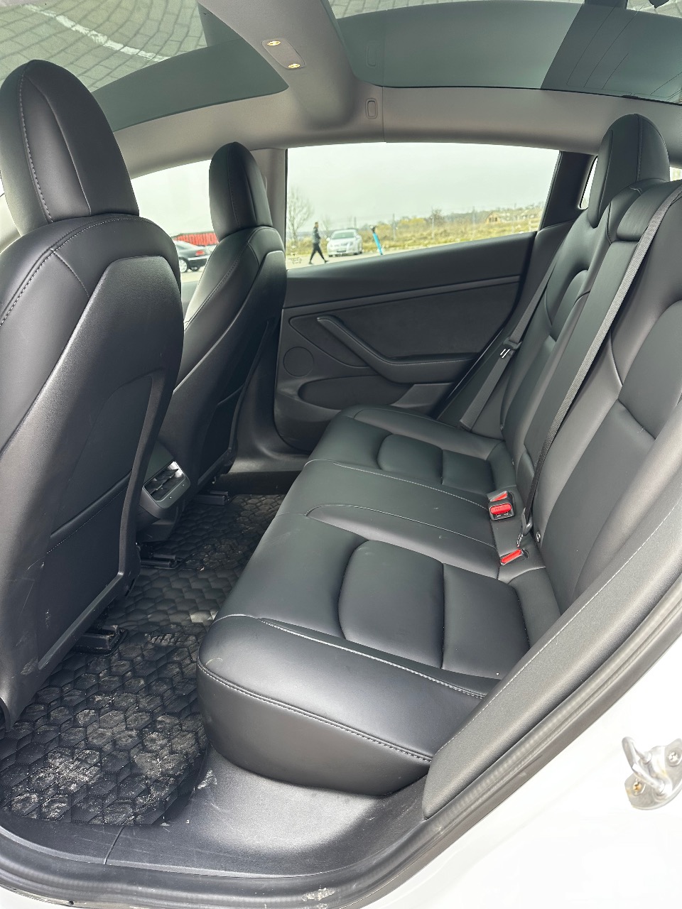 Tesla Model 3 - фото 4