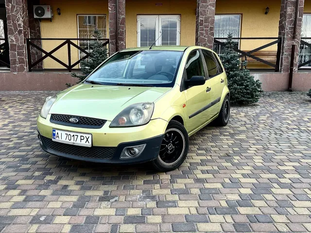 Ford Fiesta - фото 1