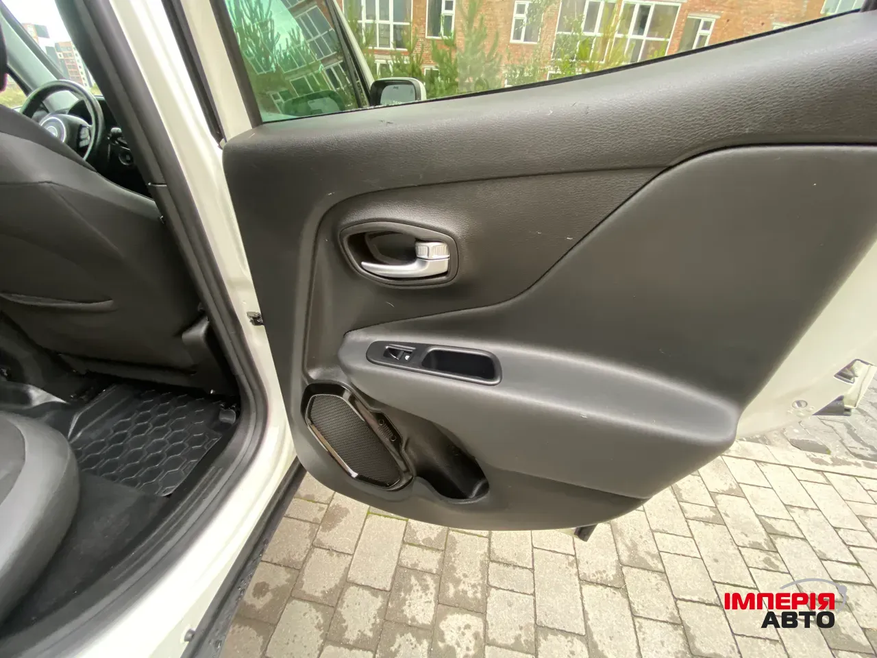 Jeep Renegade - фото 28