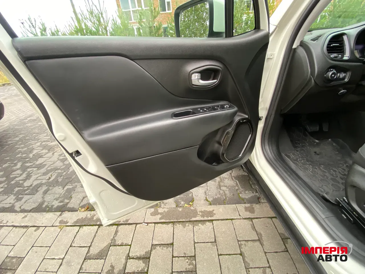 Jeep Renegade - фото 13