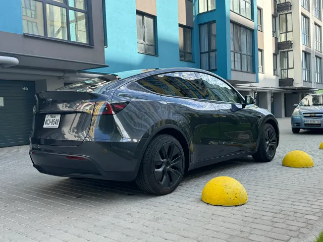 Tesla Model Y - фото 3