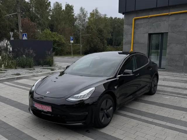 Tesla Model 3 - фото 1
