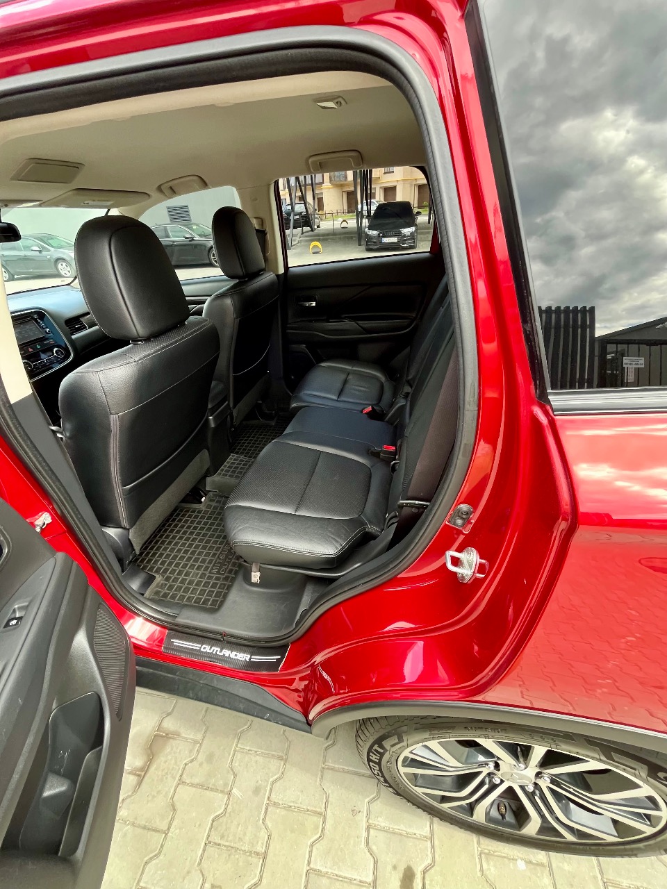 Mitsubishi Outlander - фото 12