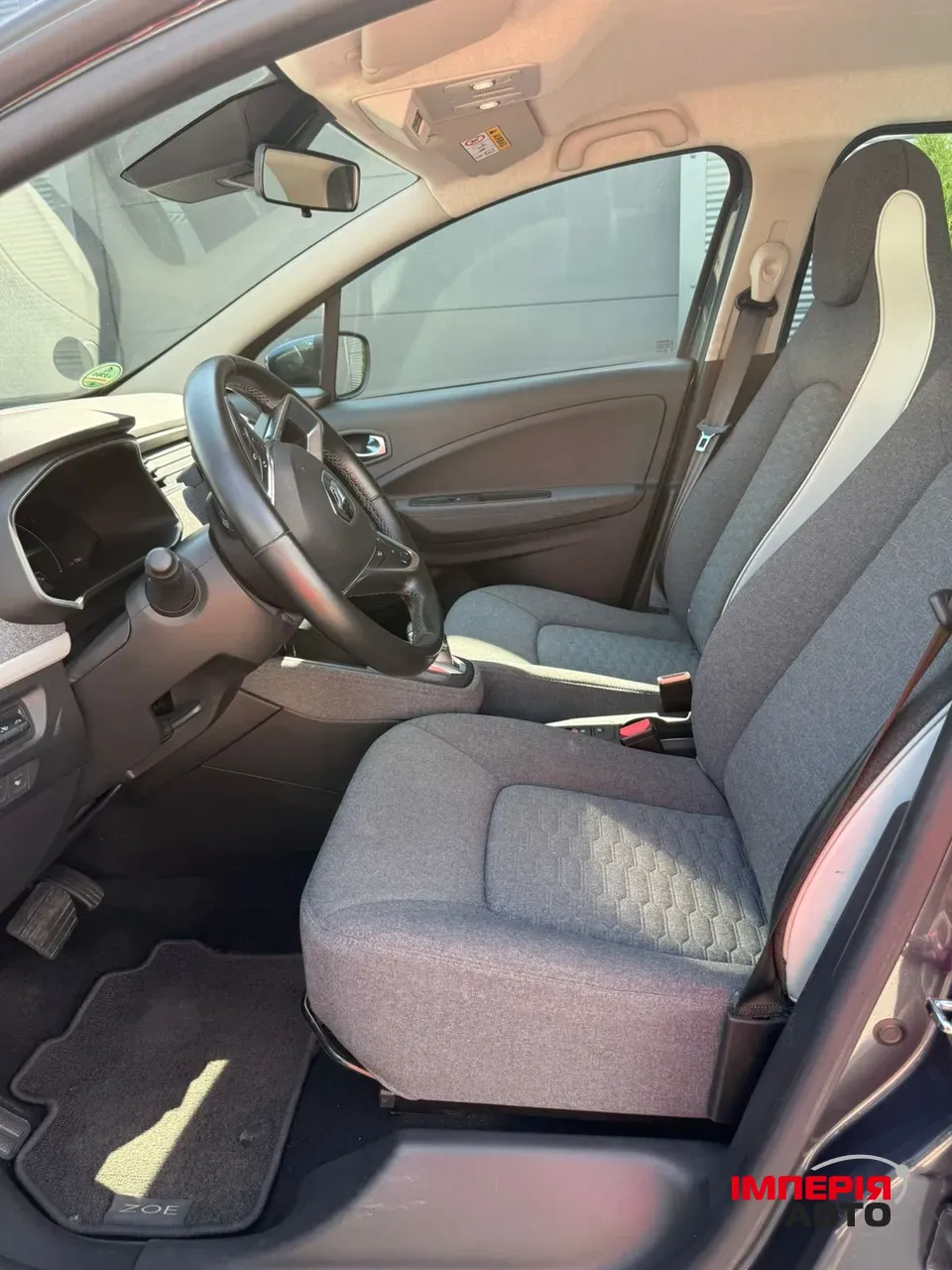 Renault ZOE - фото 15