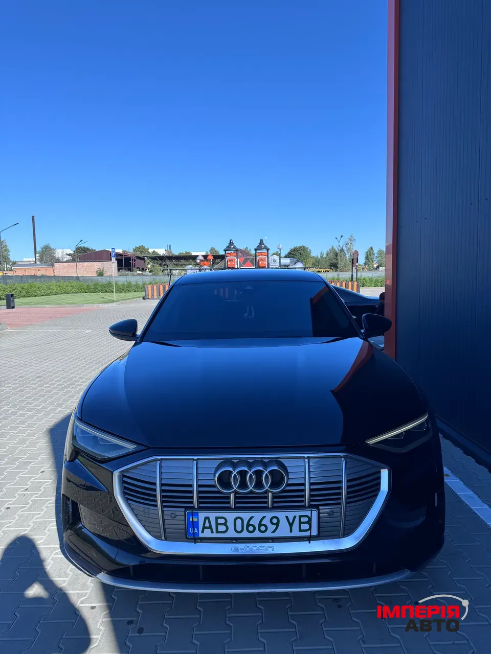 Audi e-tron - фото 1