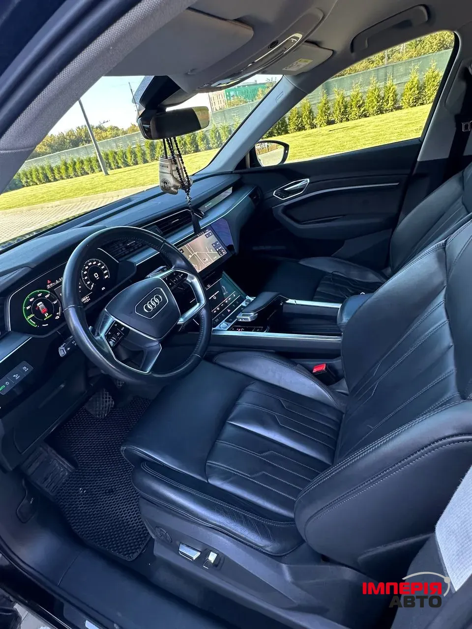 Audi e-tron - фото 8