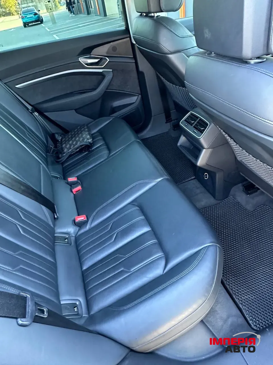 Audi e-tron - фото 10