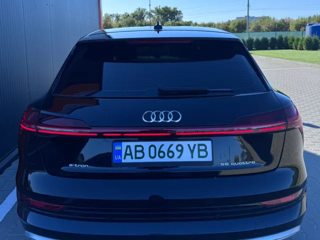 Audi e-tron - фото 4