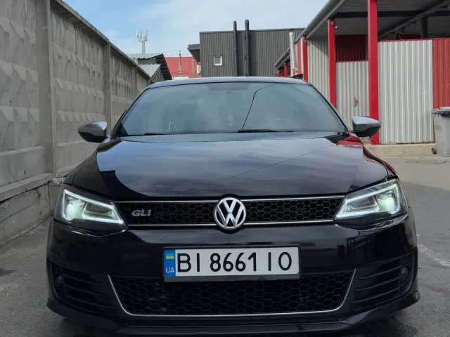 Volkswagen Jetta - фото 1