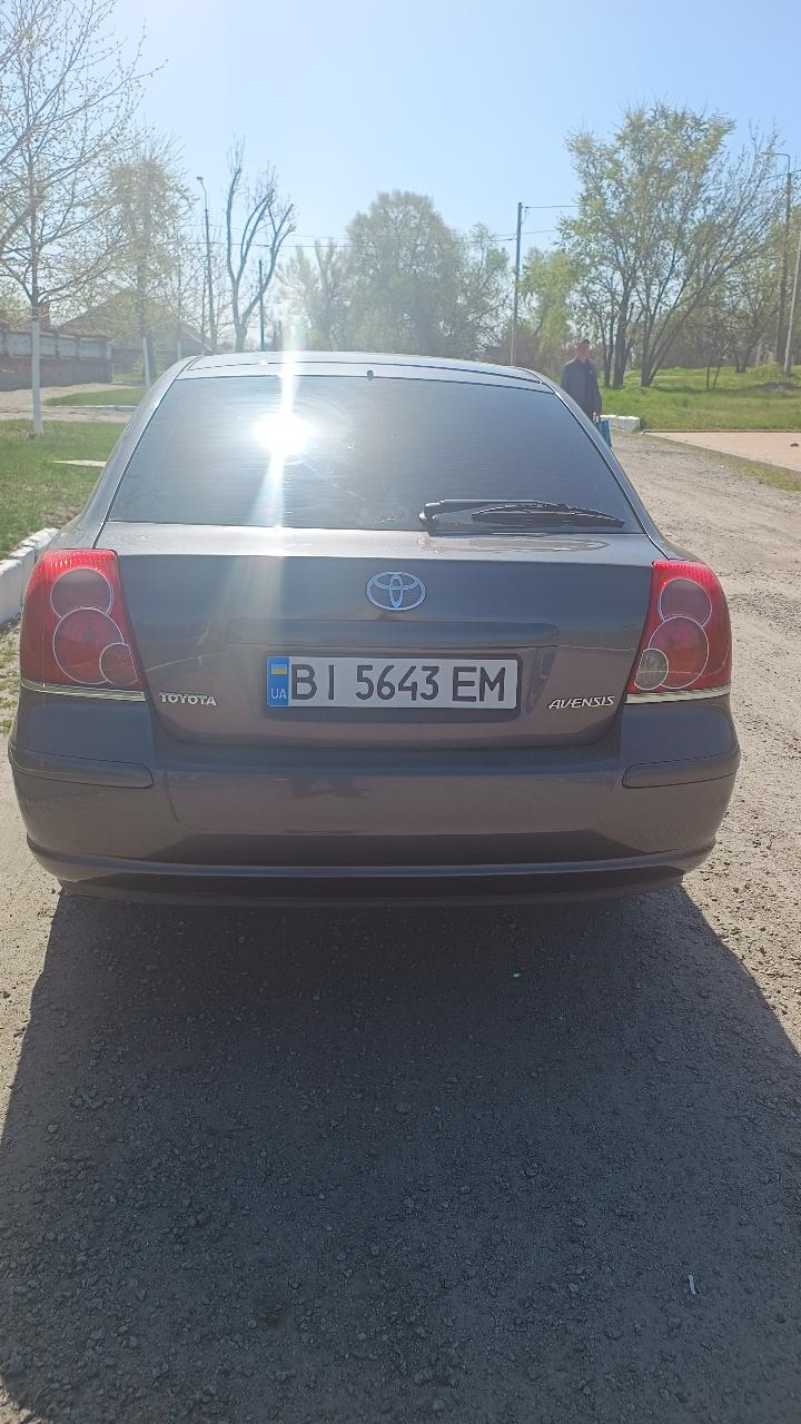 Toyota Avensis - фото 1