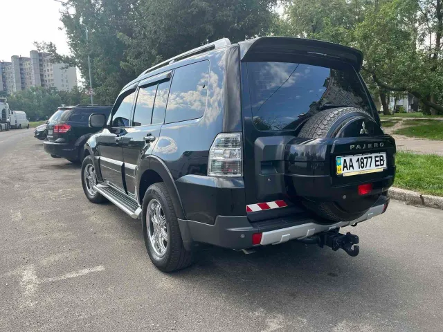 Mitsubishi Pajero - фото 1