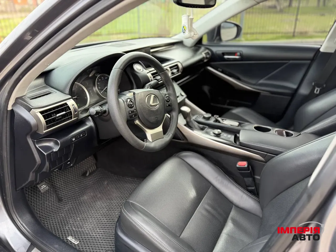 Lexus IS - фото 8