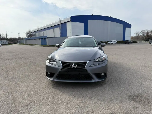 Lexus IS - фото 1