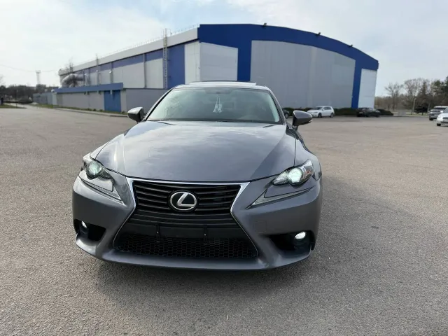 Lexus IS - фото 2