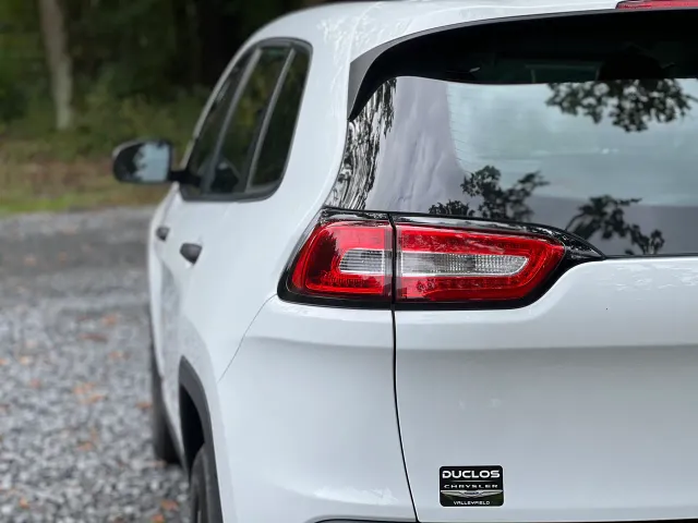 Jeep Cherokee - фото 4