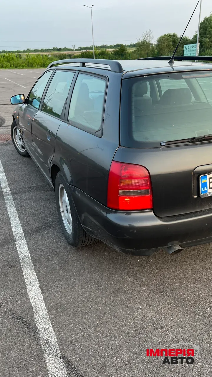 Audi A4 - фото 1