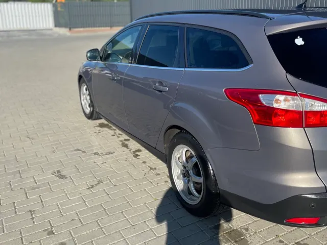 Ford Focus - фото 1