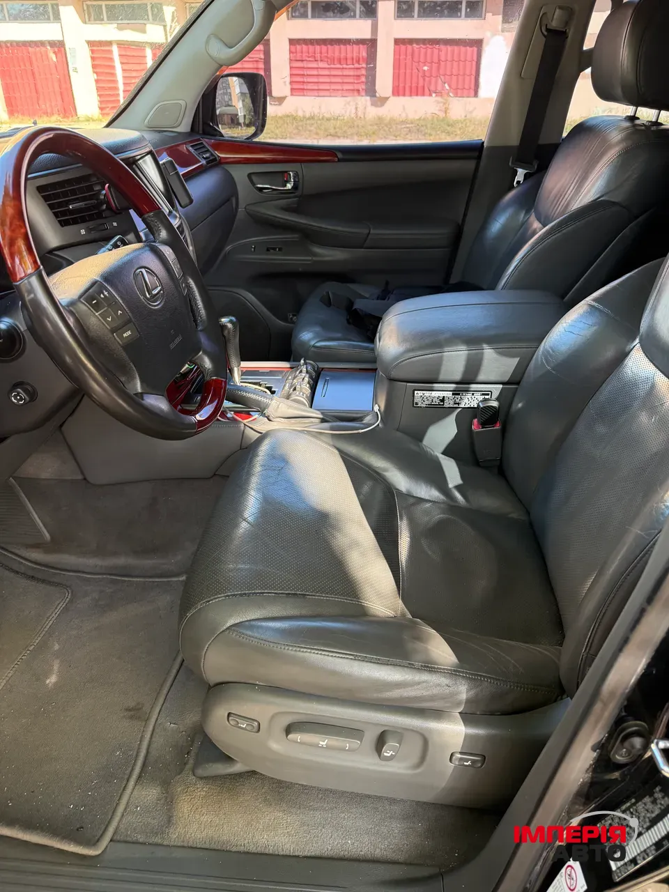 Lexus LX - фото 9