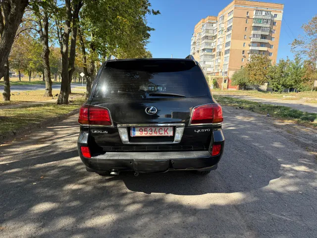Lexus LX - фото 1