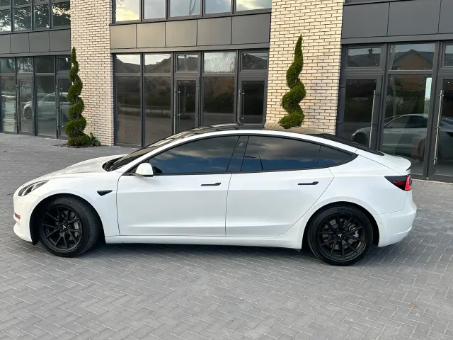 Tesla Model 3 - фото 5